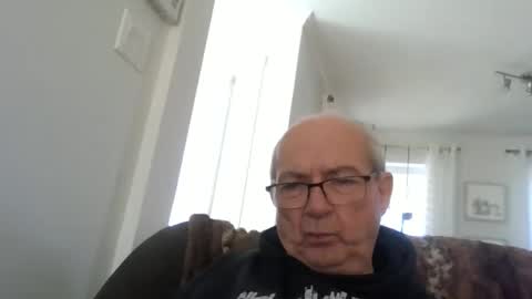 Snapshot of bernard1102 chatting on May 8, 2026, 1:16 pm bernard1102 online show from May 8, 2026, 1:16 pm