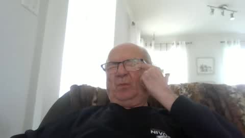 Snapshot of bernard1102 chatting on May 27, 2026, 2:14 pm bernard1102 online show from May 27, 2026, 2:14 pm
