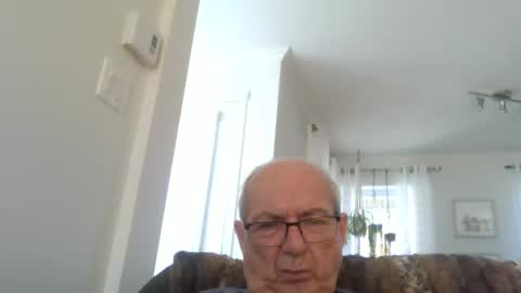Snapshot of bernard1102 chatting on May 30, 2026, 12:35 pm bernard1102 online show from May 30, 2026, 12:35 pm