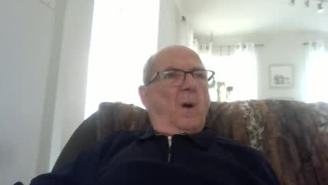 Snapshot of bernard1102 chatting on May 31, 2026, 3:41 pm bernard1102 online show from May 31, 2026, 3:41 pm