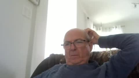 Snapshot of bernard1102 chatting on June 5, 2026, 2:12 pm bernard1102 online show from June 5, 2026, 2:12 pm