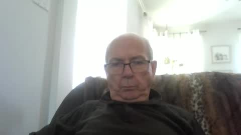 Snapshot of bernard1102 chatting on June 7, 2026, 4:00 pm bernard1102 online show from June 7, 2026, 4:00 pm