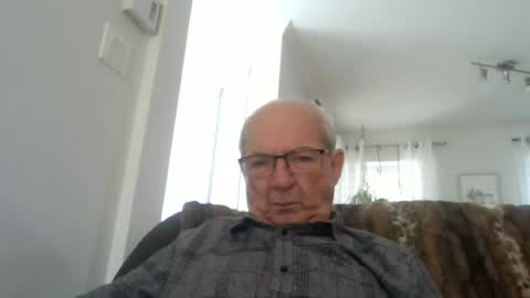 Snapshot of bernard1102 chatting on June 17, 2026, 1:34 pm bernard1102 online show from June 17, 2026, 1:34 pm