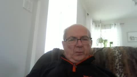 bernard1102 online show from June 25, 2026, 2:10 pm