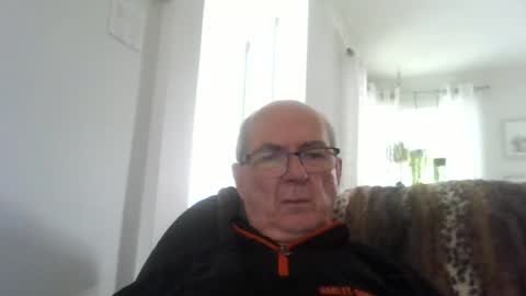 bernard1102 online show from June 26, 2026, 7:40 pm