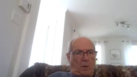 bernard1102 online show from July 4, 2026, 1:17 pm