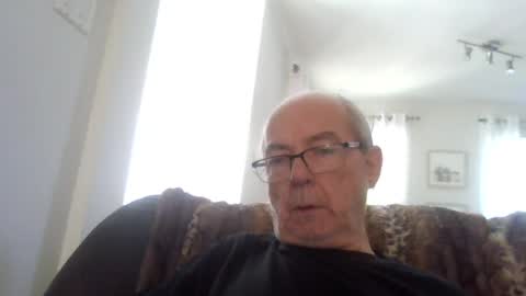 bernard1102 online show from July 7, 2026, 1:04 pm
