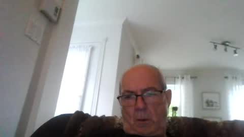 bernard1102 online show from July 14, 2026, 10:21 am