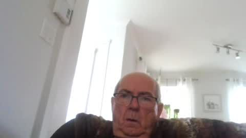 bernard1102 online show from July 23, 2026, 12:14 pm