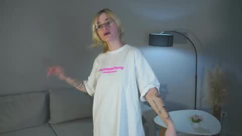 Snapshot of berneicemcqueeney chatting on December 3, 2025, 10:57 am berneicemcqueeney online show from December 3, 2025, 10:57 am