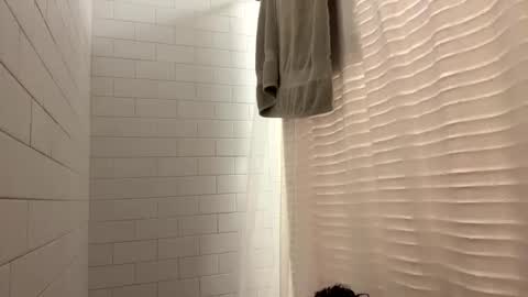 berriess_ online show from April 30, 2026, 11:49 am