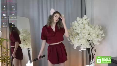 Snapshot of berry_bloom chatting on September 23, 2025, 11:35 am Aurora online show from September 23, 2025, 11:35 am