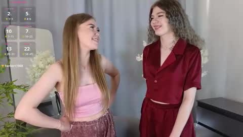 Snapshot of berry_bloom chatting on October 9, 2025, 4:21 am Aurora online show from October 9, 2025, 4:21 am