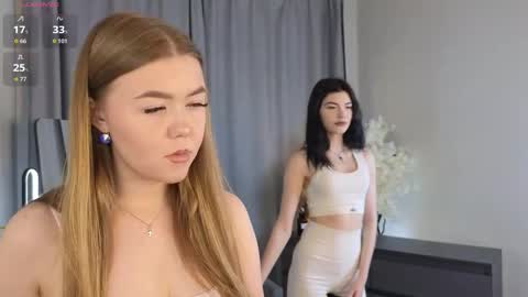 Snapshot of berry_bloom chatting on November 23, 2025, 10:15 am Aurora online show from November 23, 2025, 10:15 am