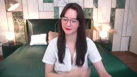 Violette online show from July 25, 2026, 6:44 am