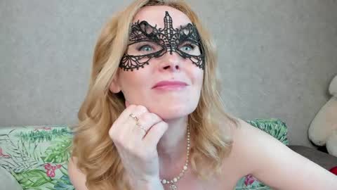 Snapshot of best__angelica chatting on May 8, 2026, 9:25 am best__angelica online show from May 8, 2026, 9:25 am