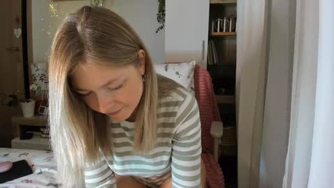 Snapshot of bestgirl_ofthe_neighborhood chatting on January 24, 2025, 7:07 pm Vicky online show from January 24, 2025, 7:07 pm