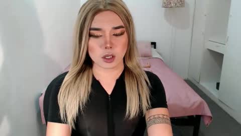 bestgirljulia online show from September 9, 2025, 2:55 am