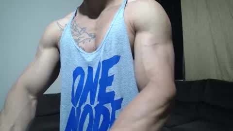 Snapshot of bestmuscle chatting on December 18, 2025, 3:23 am bestmuscle online show from December 18, 2025, 3:23 am