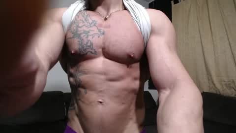 Snapshot of bestmuscle chatting on May 29, 2026, 11:14 pm bestmuscle online show from May 29, 2026, 11:14 pm