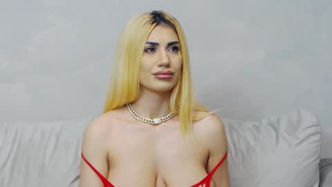 Snapshot of bethierusse chatting on January 23, 2025, 2:12 am bethierusse online show from January 23, 2025, 2:12 am