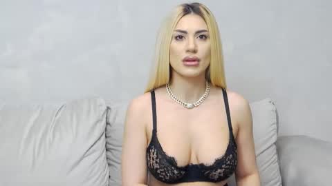 Snapshot of bethierusse chatting on February 16, 2025, 11:37 pm bethierusse online show from February 16, 2025, 11:37 pm