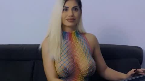 Snapshot of bethierusse chatting on November 6, 2025, 2:34 am bethierusse online show from November 6, 2025, 2:34 am