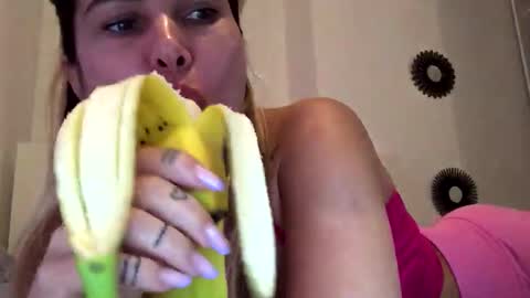 Snapshot of betty199175798 chatting on October 9, 2025, 8:34 am betty199175798 online show from October 9, 2025, 8:34 am