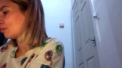 Snapshot of betty199175798 chatting on October 18, 2025, 10:10 pm betty199175798 online show from October 18, 2025, 10:10 pm