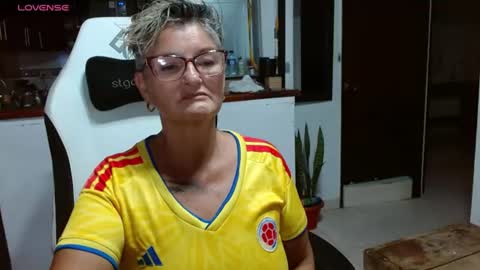Snapshot of bety_cum3 chatting on June 24, 2026, 1:37 am bibiana online show from June 24, 2026, 1:37 am