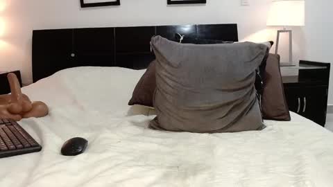 Snapshot of betzabeth_1 chatting on February 5, 2025, 10:33 pm Catalina online show from February 5, 2025, 10:33 pm