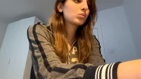 Lina online show from May 5, 2026, 5:32 pm