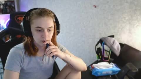 beverly_yay online show from April 23, 2026, 10:14 am