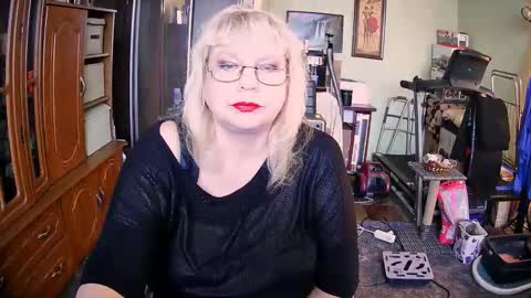 Snapshot of beverlyqcynia chatting on September 28, 2025, 11:48 am BeverlyQCynia online show from September 28, 2025, 11:48 am