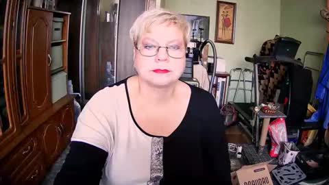 Snapshot of beverlyqcynia chatting on October 5, 2025, 10:13 am BeverlyQCynia online show from October 5, 2025, 10:13 am