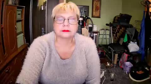 Snapshot of beverlyqcynia chatting on October 25, 2025, 10:56 am BeverlyQCynia online show from October 25, 2025, 10:56 am