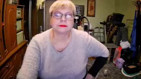 Snapshot of beverlyqcynia chatting on October 27, 2025, 12:31 pm BeverlyQCynia online show from October 27, 2025, 12:31 pm