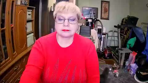 Snapshot of beverlyqcynia chatting on November 6, 2025, 11:44 am BeverlyQCynia online show from November 6, 2025, 11:44 am