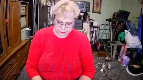 Snapshot of beverlyqcynia chatting on November 8, 2025, 12:05 pm BeverlyQCynia online show from November 8, 2025, 12:05 pm