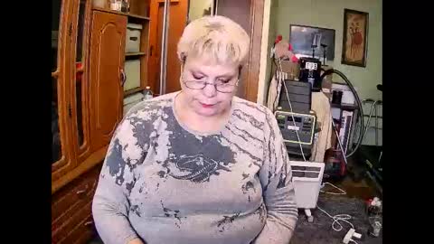 Snapshot of beverlyqcynia chatting on November 12, 2025, 8:48 am BeverlyQCynia online show from November 12, 2025, 8:48 am