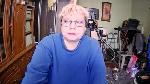 Snapshot of beverlyqcynia chatting on November 17, 2025, 12:00 pm BeverlyQCynia online show from November 17, 2025, 12:00 pm