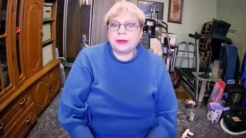 Snapshot of beverlyqcynia chatting on November 18, 2025, 12:20 pm BeverlyQCynia online show from November 18, 2025, 12:20 pm