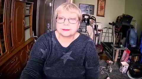 Snapshot of beverlyqcynia chatting on November 19, 2025, 12:16 pm BeverlyQCynia online show from November 19, 2025, 12:16 pm