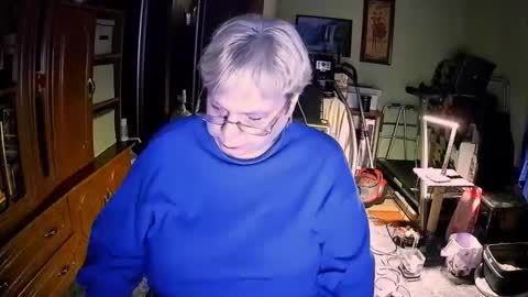 Snapshot of beverlyqcynia chatting on November 22, 2025, 2:27 pm BeverlyQCynia online show from November 22, 2025, 2:27 pm