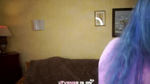 Eliz online show from May 25, 2026, 2:39 am