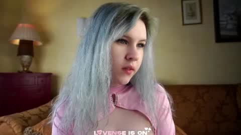 Eliz online show from June 21, 2026, 3:42 am
