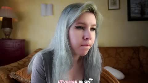 Eliz online show from June 23, 2026, 2:42 am