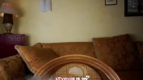Eliz online show from June 25, 2026, 2:33 am