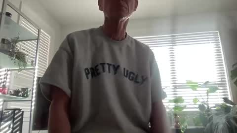 Snapshot of bgrade chatting on September 11, 2025, 8:42 pm bgrade online show from September 11, 2025, 8:42 pm