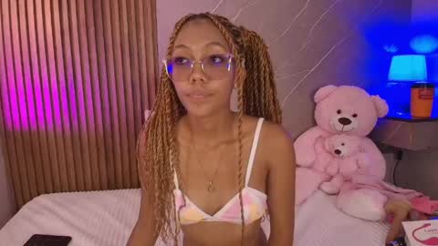 biancaa__18 online show from April 27, 2026, 7:12 pm